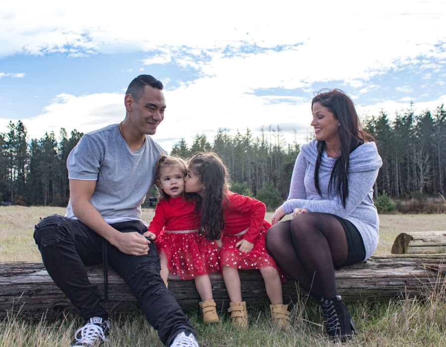 bailey-family-christmas-card-photos-group-photo-sitting-on-a-log-sister-kisses