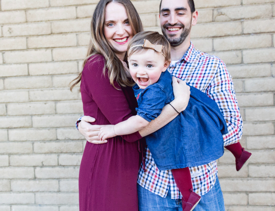 pregnancy-anouncement-photography-family-photo-silly-happy-baby